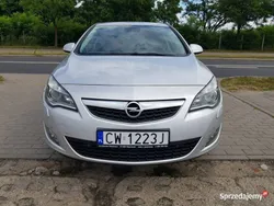 Srebrny (metalik) Używany 2010 Opel Astra Hatchback | 23 900 zł (Dobra cena)