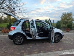 Srebrny Używany 2011 Fiat Sedici SUV | 22 000 zł (Uczciwa cena)
