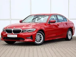 Melbourne red metallic metalizowany Używany 2019 BMW 320 Sedan/Limuzyna | 109 900 zł (Uczciwa cena)