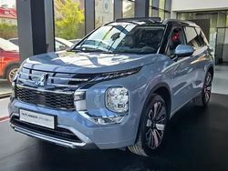Szary Nowe 2025 Mitsubishi Outlander P-HEV SUV | 275 290 zł