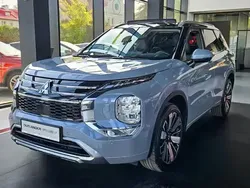 Szary Nowe 2025 Mitsubishi Outlander P-HEV SUV | 275 290 zł