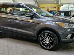 Szary (metalik) Używany 2016 Ford Kuga SUV | 59 800 zł (Dość drogi)