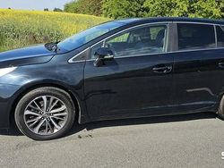 Inny kolor Używany 2015 Toyota Avensis Kombi | 27 999 zł