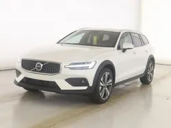 Biały Używany 2024 Volvo V60 CC Plus Kombi | 209 800 zł (Drogi)