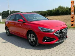 Czerwony (metalik) Używany 2023 Hyundai i30 Kombi | 31 900 zł