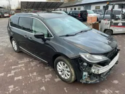 Szary Używany 2017 Chrysler Pacifica SUV | 49 500 zł