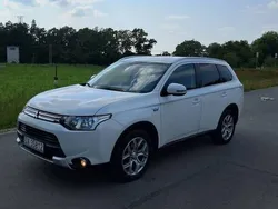 Biały Używany 2015 Mitsubishi Outlander P-HEV SUV | 50 000 zł