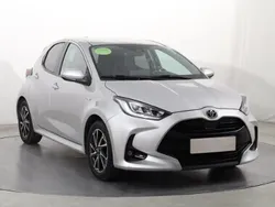 Srebrny Używany 2021 Toyota Yaris Hatchback | 76 999 zł (Dość drogi)