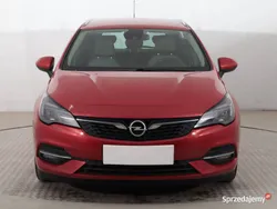Czerwony Używany 2019 Opel Astra Kombi | 45 999 zł (Dość drogi)
