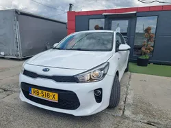 Biały (metalik) Używany 2017 Kia Rio 2 Hatchback | 35 900 zł (Uczciwa cena)