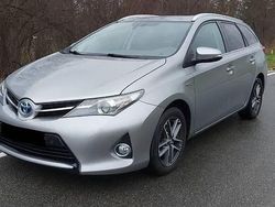 Srebrny Używany 2014 Toyota Auris Hybrid Kombi | 39 900 zł (Dobra cena)