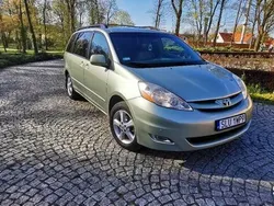Zielony Używany 2010 Toyota Sienna XLE Minivan | 39 500 zł