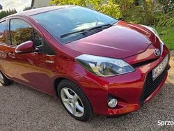 Bordowy Używany 2013 Toyota Yaris Hybrid Hatchback | 38 900 zł (Dobra cena)