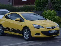 Żółty (metalik) Używany 2011 Opel Astra Coupe | 29 900 zł (Uczciwa cena)
