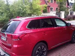 Czerwony Używany 2015 Mitsubishi Outlander P-HEV SUV | 63 000 zł (Uczciwa cena)