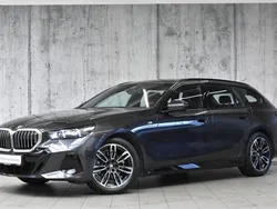 Szary sophisto z brylantowym połyskiem metalizowany Używany 2024 BMW 520 Comfort Edition Kombi | 259 600 zł (Uczciwa cena)