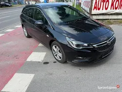 Czarny Używany 2018 Opel Astra Sport Kombi | 39 990 zł (Uczciwa cena)