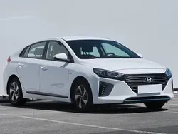 Biały Używany 2017 Hyundai Ioniq Sedan/Limuzyna | 56 999 zł (Uczciwa cena)