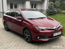 Bordowy (metalik, perła) Używany 2016 Toyota Auris Hybrid Kombi | 49 900 zł (Super Cena)