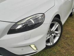 Biały Używany 2013 Volvo V40 R-Design Hatchback | 34 900 zł (Uczciwa cena)