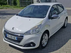Biały Używany 2018 Peugeot 208 Hatchback | 15 999 zł