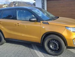 Złoty Używany 2023 Suzuki Vitara SUV | 83 900 zł (Uczciwa cena)