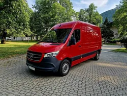 Czerwony (metalik) Używany 2019 Mercedes Sprinter Van | 87 900 zł (Dobra cena)