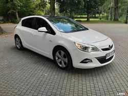 Biały Używany 2011 Opel Astra Hatchback | 22 900 zł (Dość drogi)