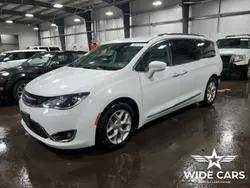 Biały (metalik) Używany 2019 Chrysler Pacifica SUV | 46 100 zł
