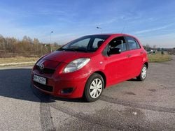 Czerwony Używany 2011 Toyota Yaris Hatchback | 9500 zł (Super Cena)