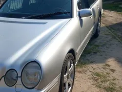 Mercedes E320