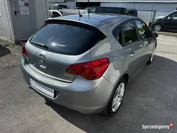 Szary Używany 2011 Opel Astra Hatchback | 22 500 zł (Dobra cena)