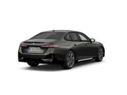 Szary sophisto z brylantowym połyskiem metalizowany Używany 2024 BMW 520 Comfort Edition Sedan/Limuzyna | 259 900 zł (Uczciwa cena)