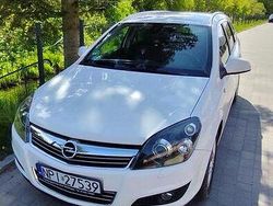 Biały Używany 2010 Opel Astra Kombi | 14 500 zł (Drogi)