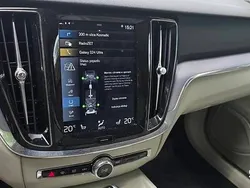 Szary Używany 2020 Volvo V60 CC Kombi | 95 000 zł (Uczciwa cena)