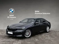 Czarny szafir metalizowany Używany 2024 BMW 530e Comfort Edition Sedan/Limuzyna | 314 900 zł (Dość drogi)