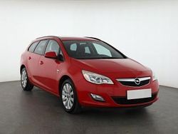 Czerwony Używany 2012 Opel Astra Kombi | 31 999 zł (Uczciwa cena)