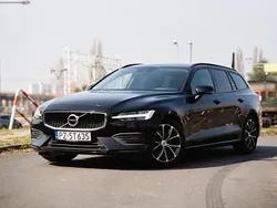 Czarny Używany 2018 Volvo V60 Momentum Kombi | 66 900 zł (Dobra cena)