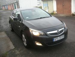 Czarny Używany 2010 Opel Astra Hatchback | 14 700 zł (Dobra cena)