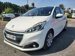 Biały Używany 2018 Peugeot 208 Hatchback | 28 900 zł (Uczciwa cena)
