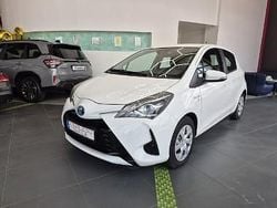 Biały (metalik) Używany 2021 Toyota Yaris Hybrid Hatchback | 46 400 zł (Super Cena)