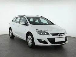 Biały Używany 2015 Opel Astra Kombi | 25 999 zł (Dobra cena)