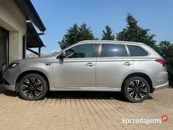 Srebrny Używany 2017 Mitsubishi Outlander P-HEV SUV | 69 900 zł