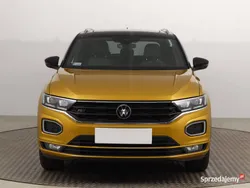 Złoty Używany 2021 VW T-Roc SUV | 104 999 zł (Uczciwa cena)