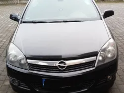 Czarny Używany 2010 Vauxhall Astra Coupe | 17 800 zł