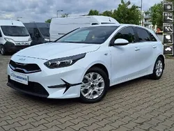Biały Używany 2023 Kia Ceed 2 Hatchback | 73 800 zł (Dobra cena)