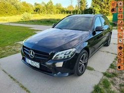 Czarny (metalik) Używany 2019 Mercedes C220 Kombi | 75 000 zł (Dobra cena)