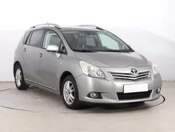 Srebrny Używany 2012 Toyota Verso Minivan | 35 999 zł (Dobra cena)