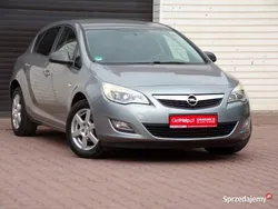 Srebrny (metalik) Używany 2010 Opel Astra Hatchback | 17 790 zł (Uczciwa cena)