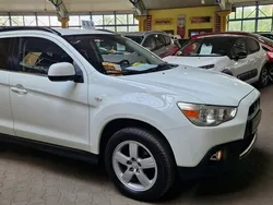 Biały (metalik) Używany 2010 Mitsubishi ASX SUV | 26 800 zł (Dość drogi)